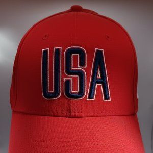 UNDER ARMOUR MENS FITTED HAT M/L  USA - RED